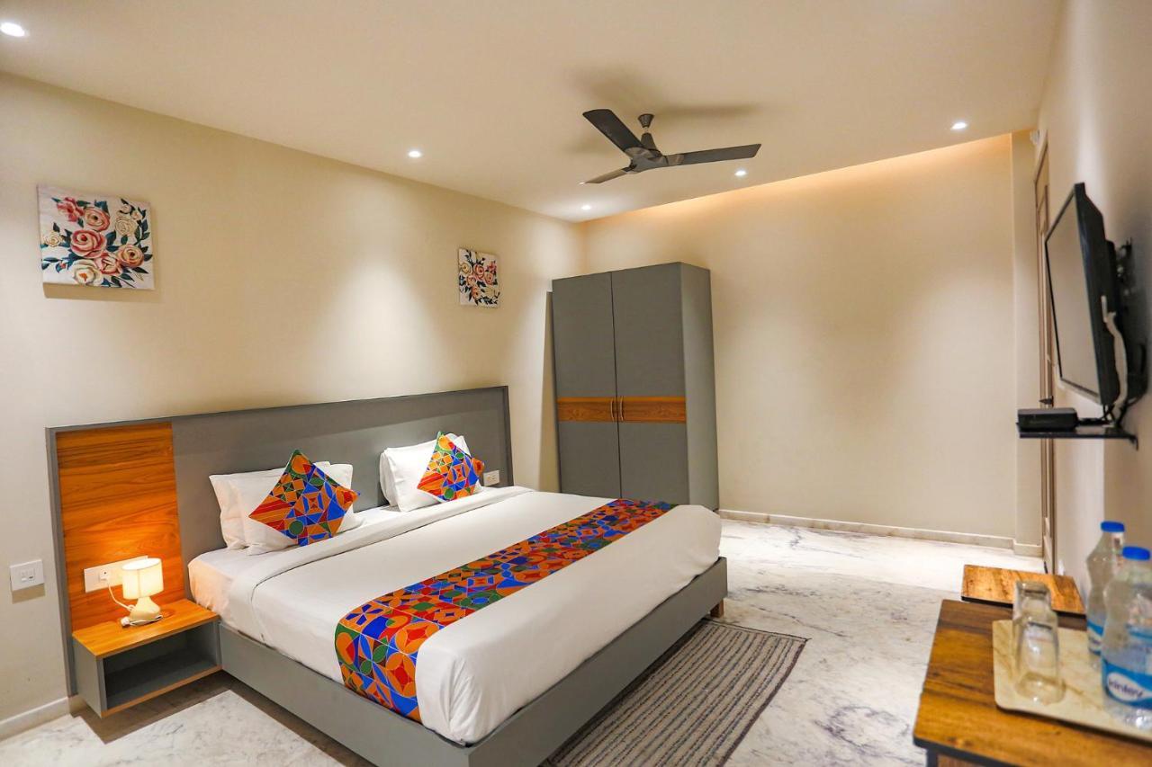 Fabhotel Clarks Hotel